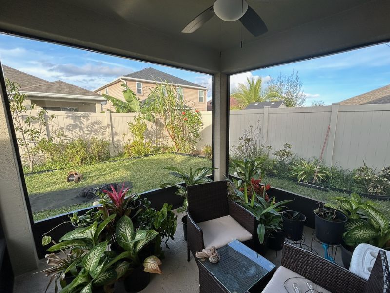 What is the average cost of screen room installation in Lantana?