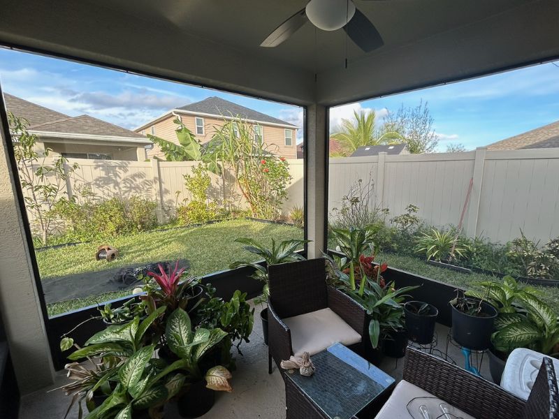 What is the average cost of screen room installation in Lantana?